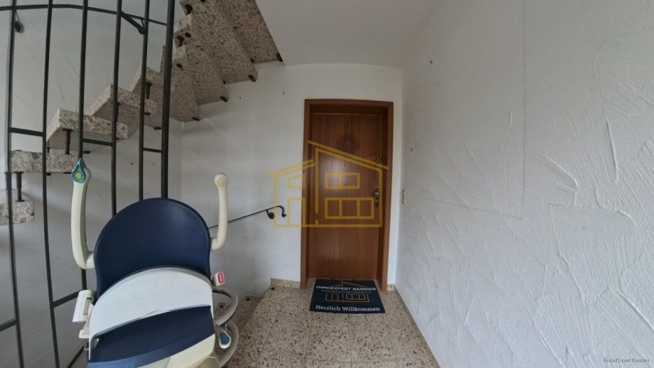 Hausflur OG Etagenwohnung Gro�bettlingen