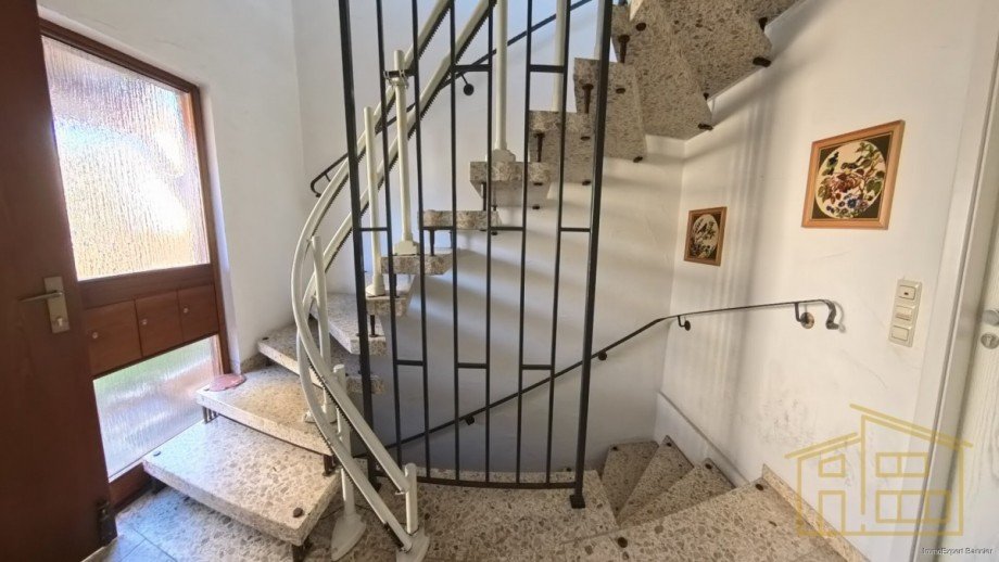 Hausflur EG Etagenwohnung Gro�bettlingen